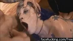 Reproducir Super mujer chupa polla profundamente mala y buena hasta el cuello