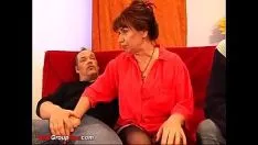 Reproduzir Mulher holandesa filmada ao fazer filmes pornôs com o marido