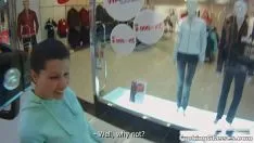 تشغيل الزوجة العاهرة تفعل اللسان في الهواء الطلق لجار