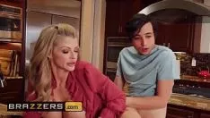 Reproducir Un juego sexual se filma junto a un piano.