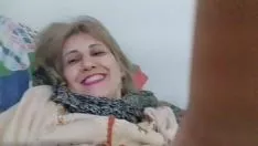 تشغيل المرأة العجوز مداعبتها ومارس الجنس معها بشكل جيد من قبل رجل ساخن