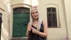 Afspelen Duitse seks met een blonde Duitse vrouw die van lullen in haar poesje houdt