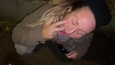 Jouer L'ubriaco beve fino a quando non può più andare, poi va a scopare quest'uomo con un grosso cazzo