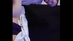 Jouer MILF ubriaca viene scopata a pecorina da un giovane stallone dal cazzo grosso