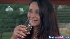 Afspelen Drink een glas wijn en neuk er twee