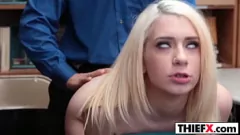 Abspielen Auf frischer Tat ertappt: Teenie-Dieb wird mit einem harten Fick bestraft