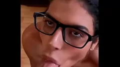 Reproducir Mamada POV de la estrella porno latina Sheila Ortega y sexo en el sofá con Xavi Photo