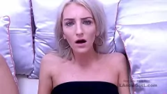 Afspelen Blonde tiener slikt sperma in POV-auditie