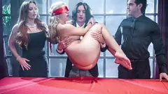 Jouer Sophia Locke et River Lynn dans un festin hardcore pour adolescents