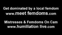 Jouer Big Dildo Fetish: Bisexual Femdom domine avec un énorme jouet