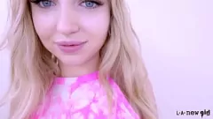 Reproduzir Linda loira de olhos azuis Britt Blair enlouquece em POV explícito de Deepthroat