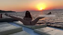 Oynat Yaramaz sarışın sergici kendini bir tekne partisinde zevk alıyor