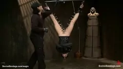 Odtwórz Sesja BDSM Bongage: Hardcore Anal Fucking z dildo i knebel