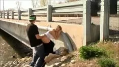 Redare Sex Cu O Blonda Se Fute Sub Un Pod Cu Amantul Sa Nu O Vada Nimeni