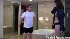 Odtwórz Pov Femdom Ballbusting Akcja: Bogini o dużej pojemności przejmują kontrolę