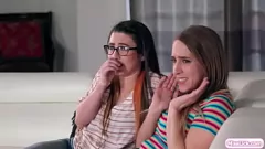 Redare Iubitori de lesbiene foame: Serena Blair și Cadence Lux în acțiune orală intimă