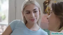 تشغيل الحسية خنثي دليلة يحصل بوسها يمسح قبل آني أورورا في a مشبع بالبخار تيط مص الجلسة