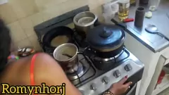 Jouer L'exotique Preta Fogosa de Rio de Janeiro chevauche une énorme bite dans une scène porno brutale en POV